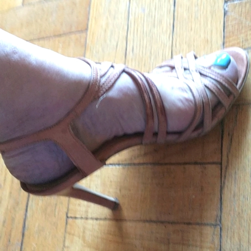 Leather le chateau strappy sandal, size 8.5